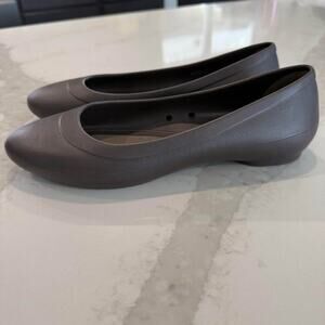 Crocs Slip On Casual Ballet Flats Women’s 9 Brown Rubber Minimalist Comfort Work